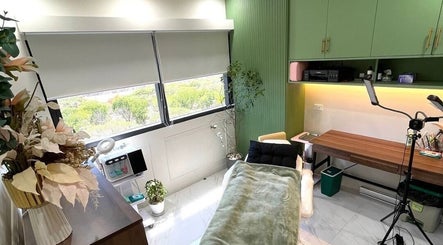 Elegant treatment room at Le’ Brows Premieré, Muntinlupa, Metro Manila, PH. Features cozy bed and vibrant decor.