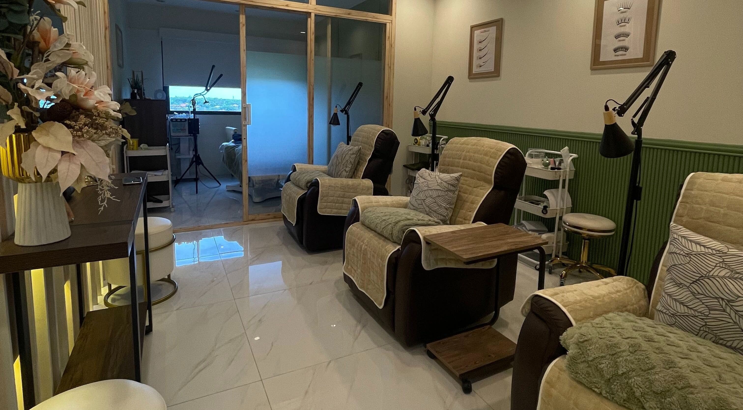 Elegant spa lounge at Le’ Brows Premieré, Muntinlupa, Metro Manila, PH, with cozy seating and floral decor.