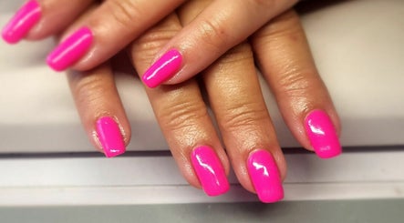 Simply Nails and Wellbeing image 3