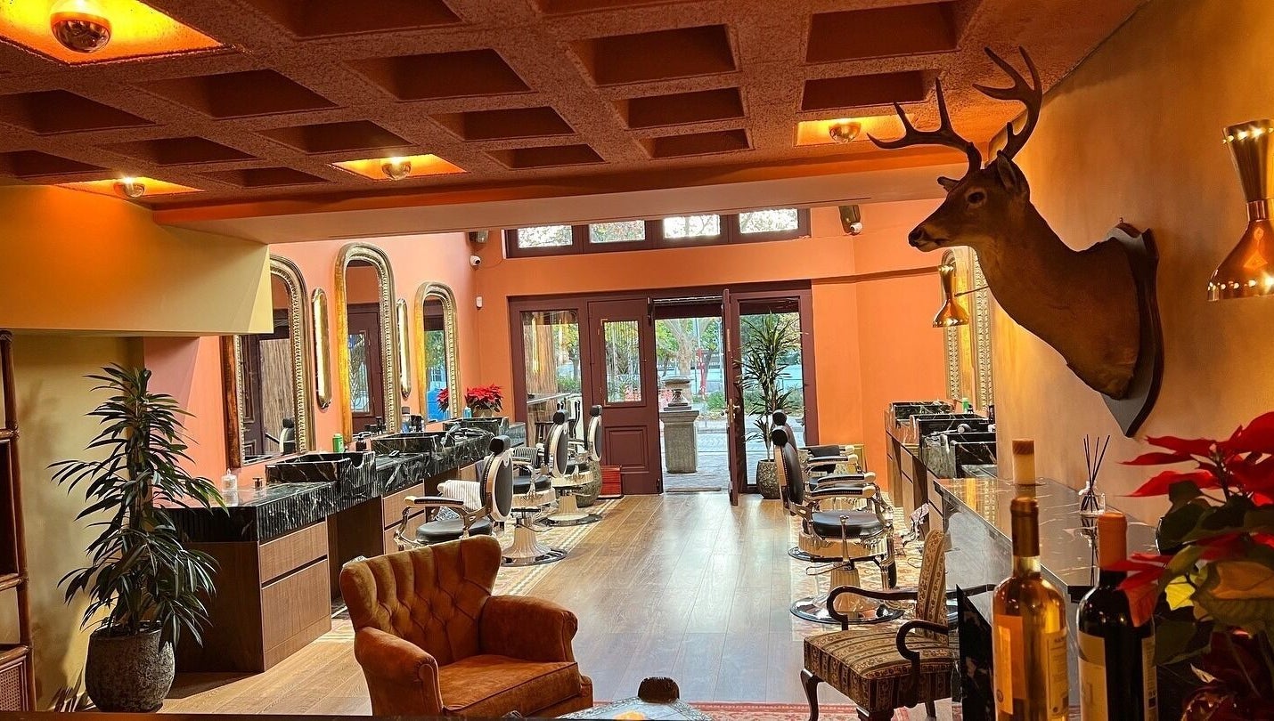 Luxurious interior of Hemingway Gentlemen’s Guild in Iraklio, Athens, GR with stylish decor and seating.