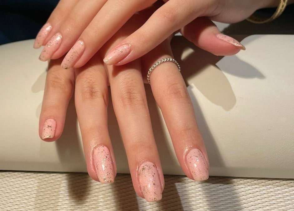Polished nails with glitter at Neat Nails - صالون الأظافر المرتبة, Riyadh, Riyadh Province, SA.