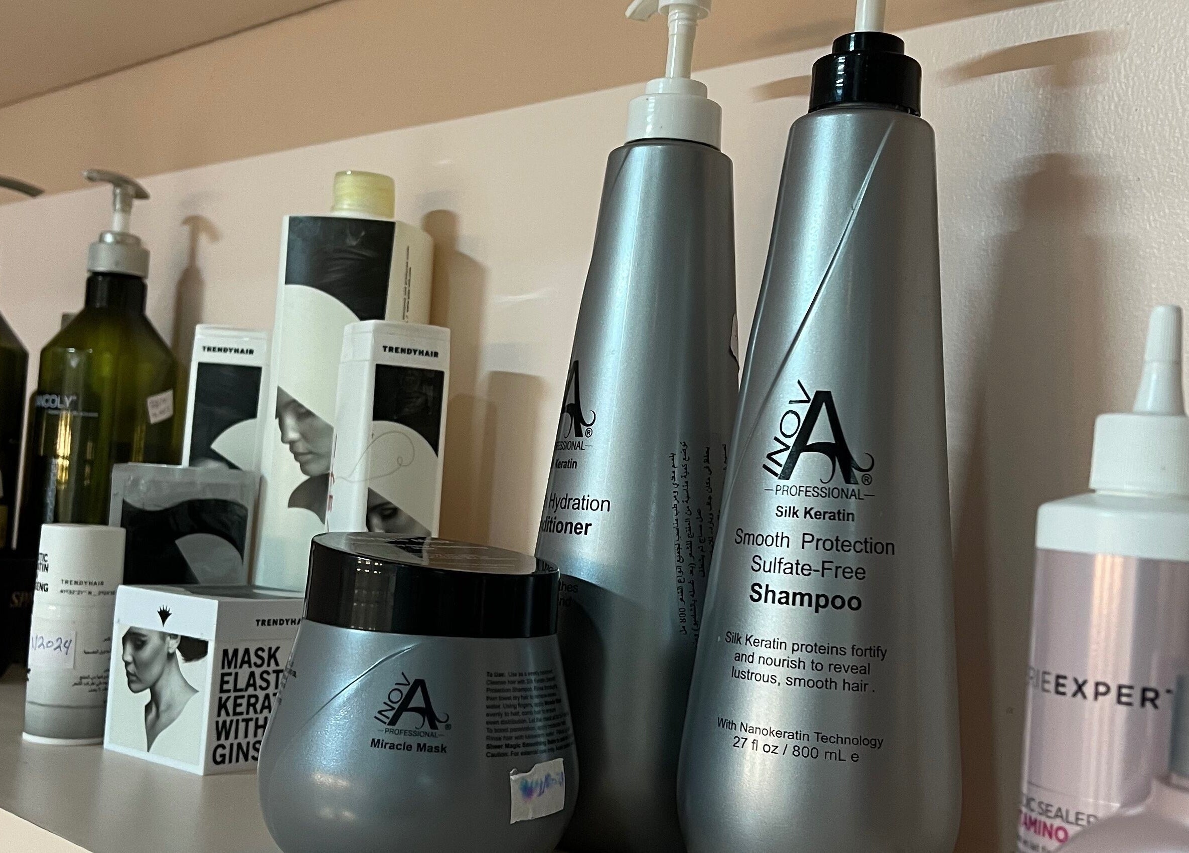 مجموعة منتجات العناية بالشعر في Linen Salon | صالون زهرة الكتان، الرياض، منطقة الرياض، السعودية.