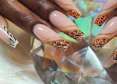 Uñas con diseño animal print en Yhara Nails Studio, Madrid, Comunidad De Madrid, ES.