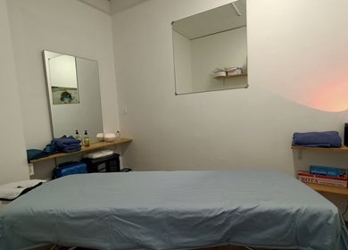 Relaxing massage room setup at Massage Guys (South Auckland), Auckland, NZ with soothing decor and amenities.