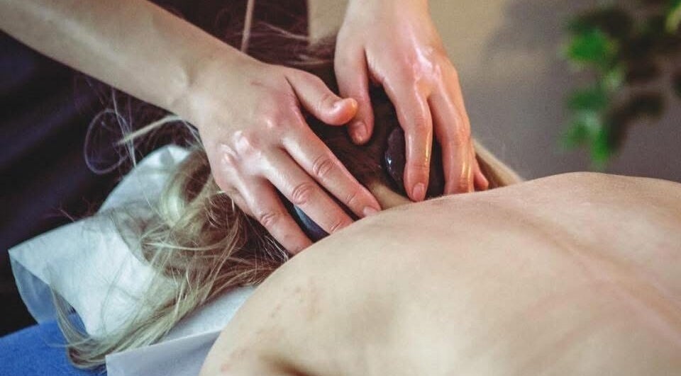 Relaxing scalp massage at Emma’s Massage and Beauty Rooms, Haddington, Scotland, GB. Discover ultimate relaxation.