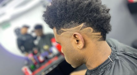 ROYAL KINGDOM BARBER SHOP SEDE 1 image 2