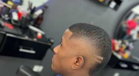 ROYAL KINGDOM BARBER SHOP SEDE 2