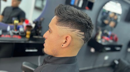 ROYAL KINGDOM BARBER SHOP SEDE 2