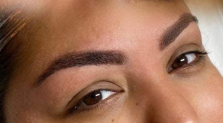 Lashverso brows & lashes image 2