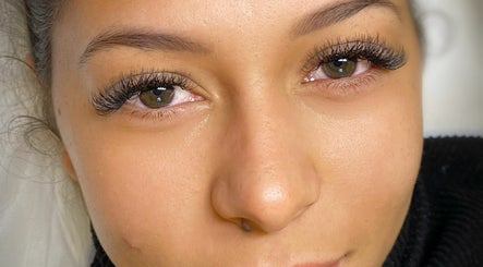 Lashverso brows & lashes image 3