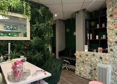 Tilly Rose Nails at The Beauty Lounge in Newcastle-under-lyme offers a floral-themed manicure space.