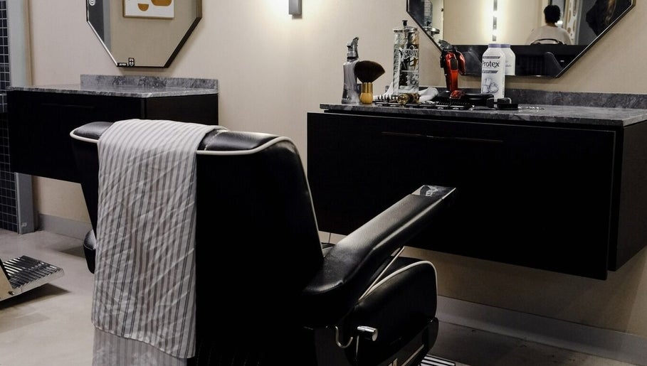 3121 Studio image 1