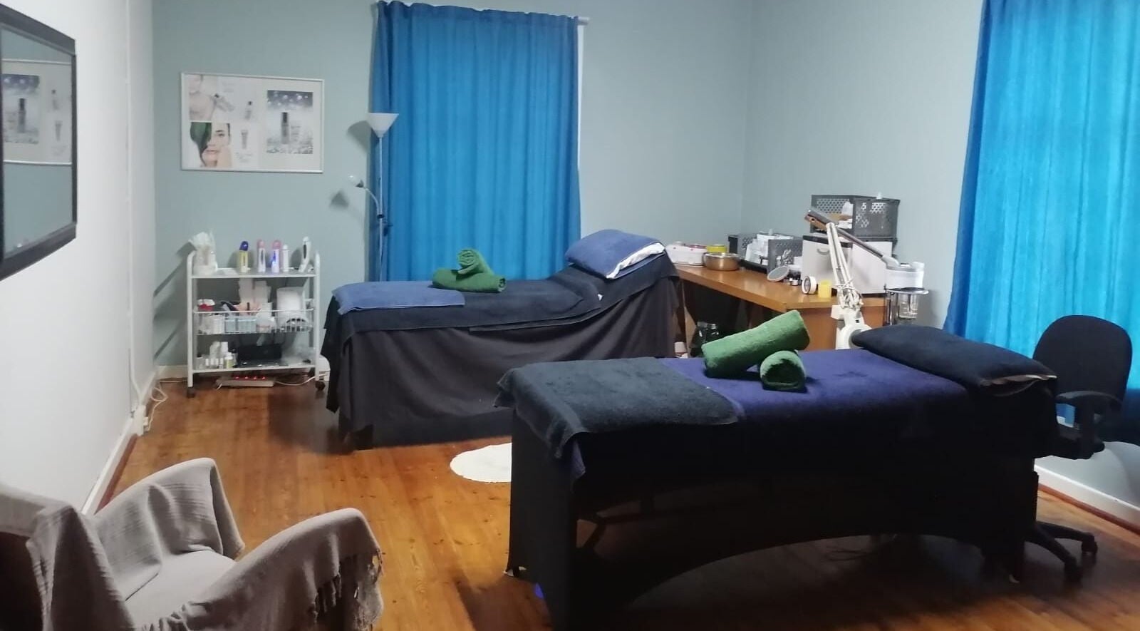 Calm treatment room at Beauty by Charisse, Pietermaritzburg, Kwazulu-natal, ZA with two massage tables.