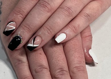 Black and white geometric nail art at Star Nail Riddrie, Glasgow, Scotland, GB. Shiny and stylish manicure.