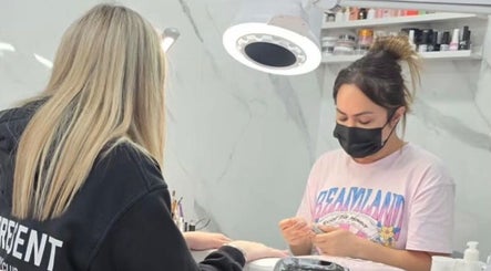 Nail technician works on client's nails at Star Nail Riddrie, Glasgow, Scotland, GB.