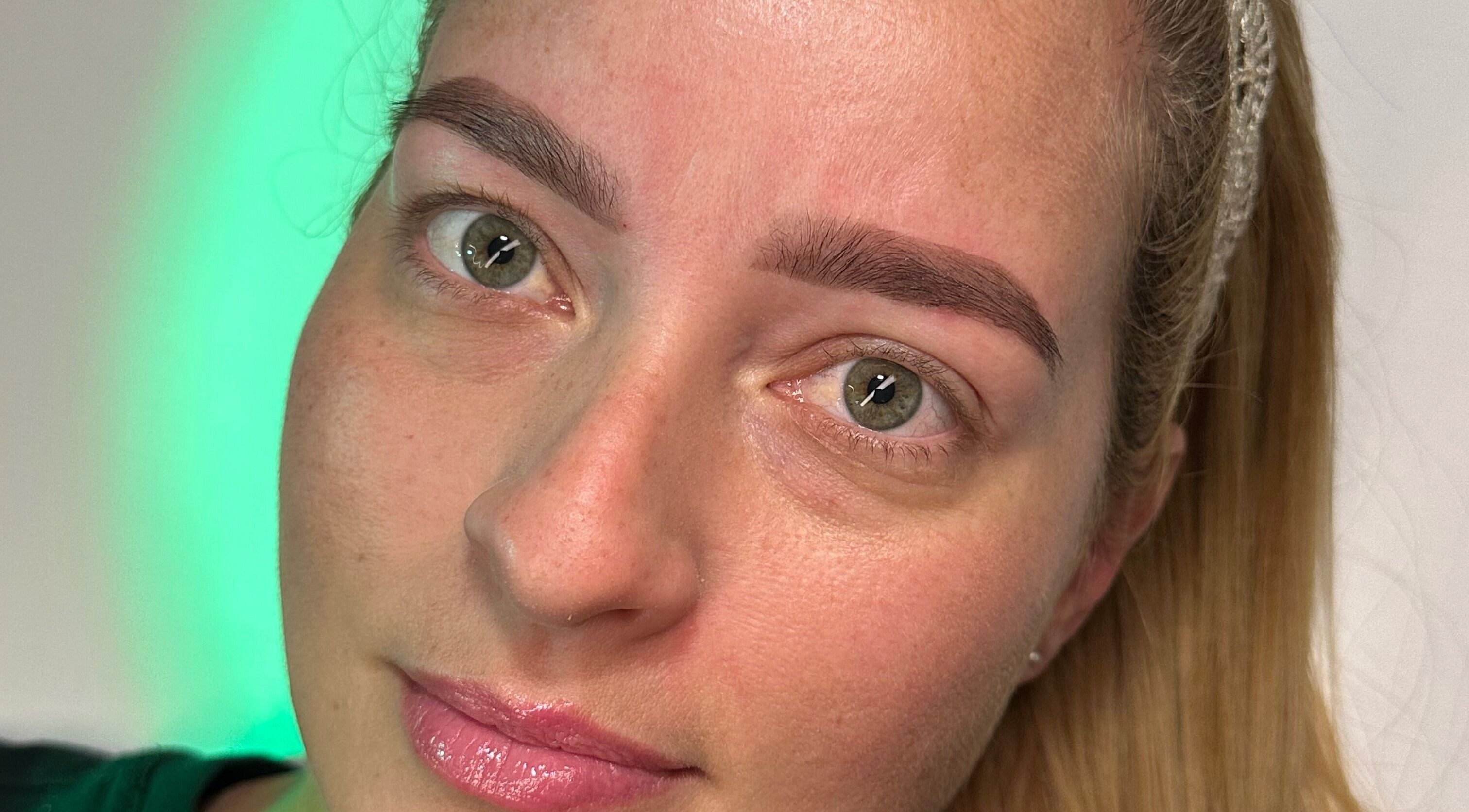 Cejas bien definidas en Danaia Studio, Caguas, Caguas, PR, destacadas por su precisión y estilo.