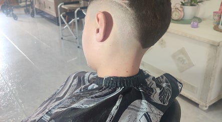 Monxi Barber