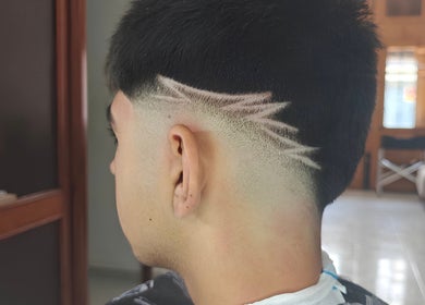 Corte de cabello moderno en Monxi Barber, Rafelcofer, Comunidad Valenciana, ES.