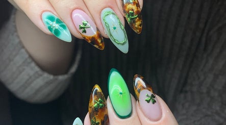 Reyt Gud Nails