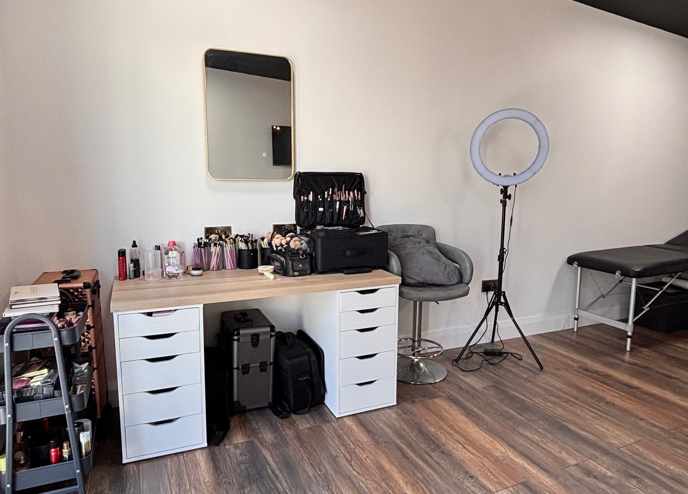Beauty by Sarah Sheahan offers a chic modern studio in County Cork, County Cork, IE, showcasing beauty amenities.
