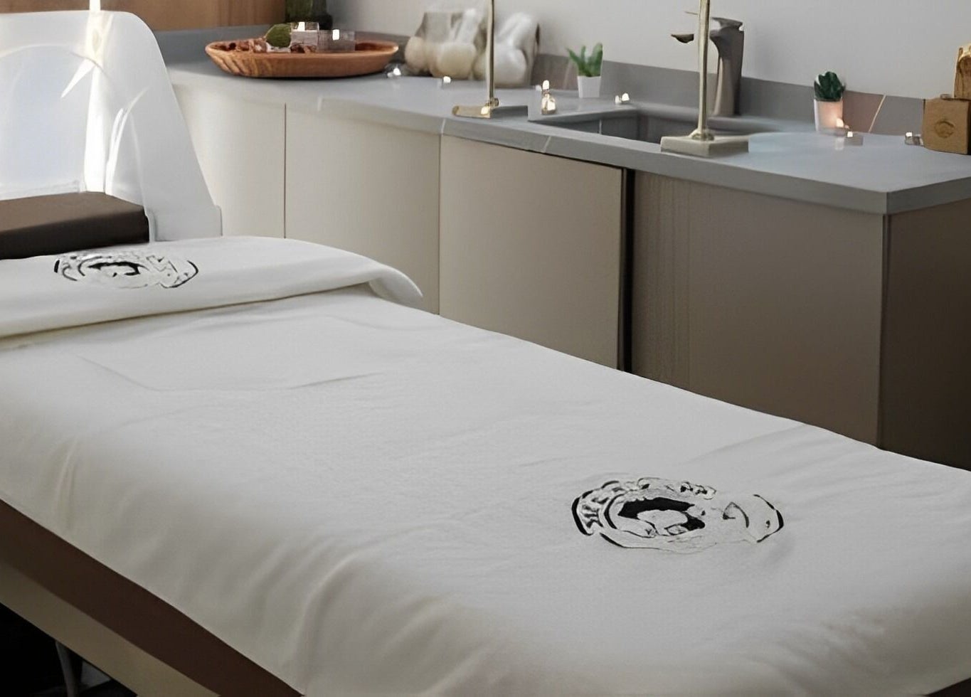 Relaxing treatment room at Dax and Wax (Barbershop & Spa), Muscat, Muscat Governorate, OM, with a cozy massage bed.