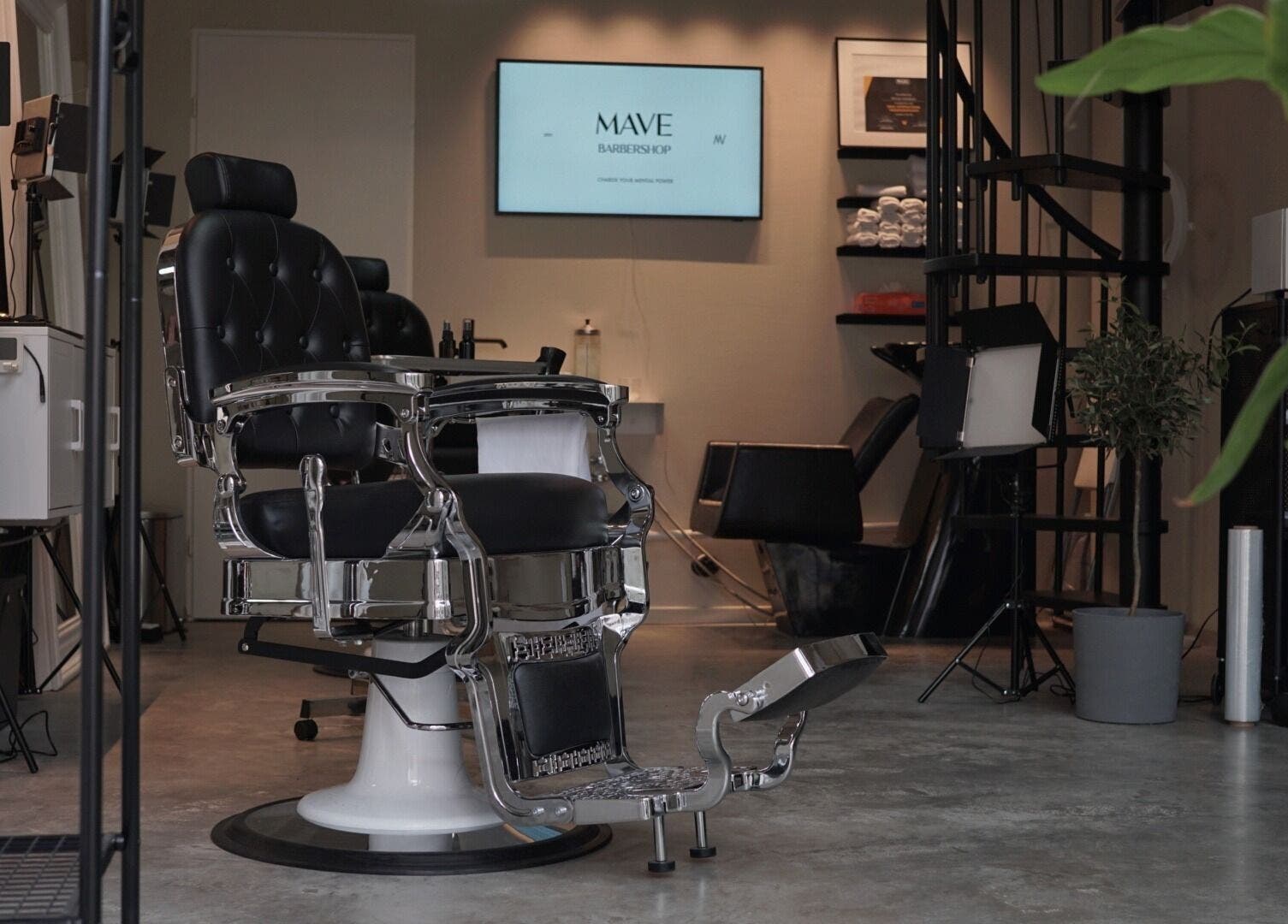 Elegant interior of Mave Barbershop | A.BRIĀNA in Rīga, LV, featuring sleek black barber chair and modern decor.