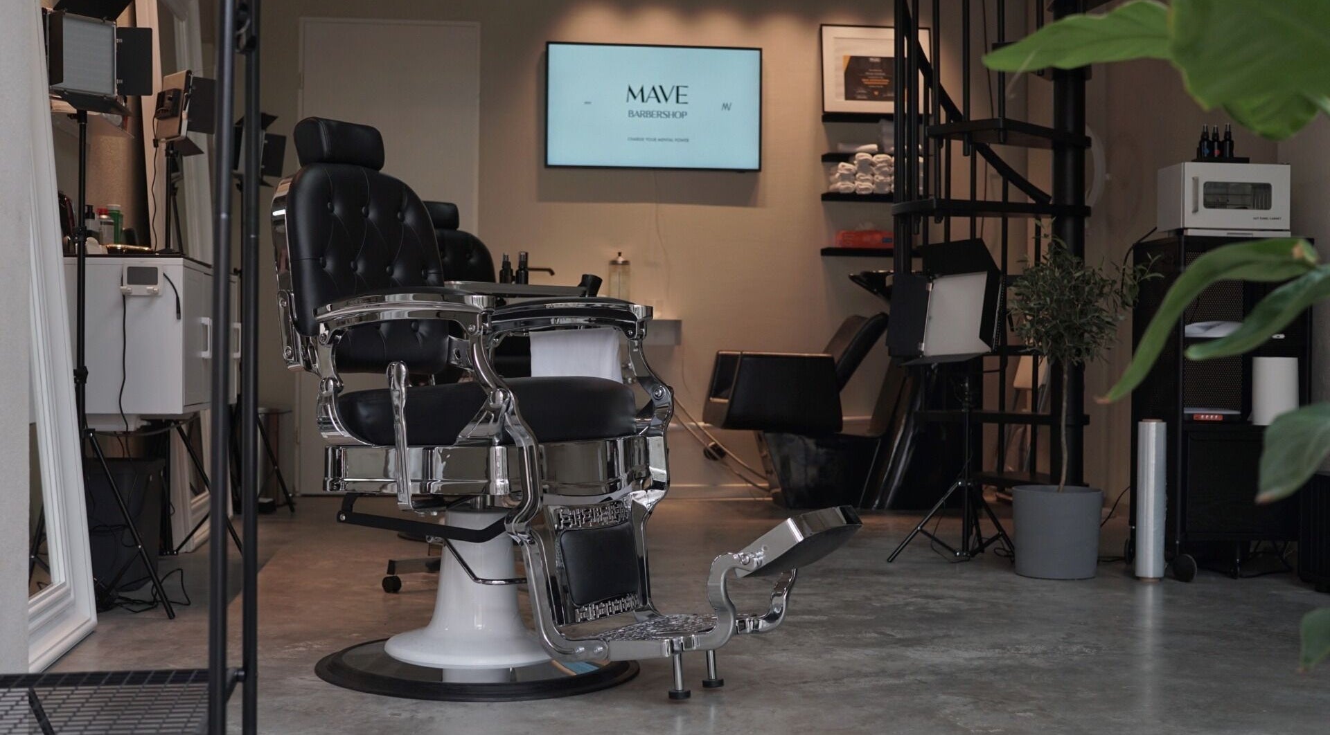 Elegant interior of Mave Barbershop | A.BRIĀNA in Rīga, LV, featuring sleek black barber chair and modern decor.