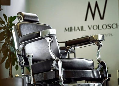 Modern barber chair at Mave Barbershop | A.BRIĀNA, Rīga, LV offering premium grooming services.