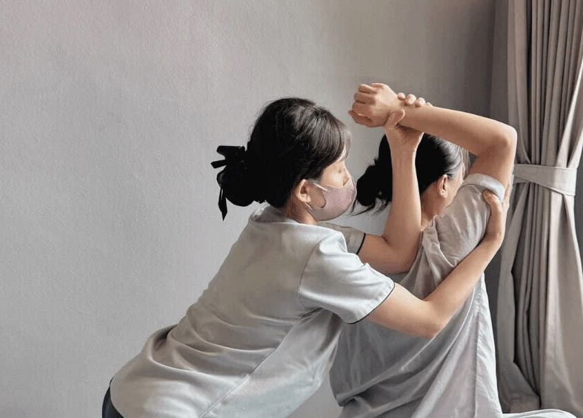 Therapist performing traditional massage at Sabaai Sabaai Traditional Thai Massage, Raffles Place, SG.