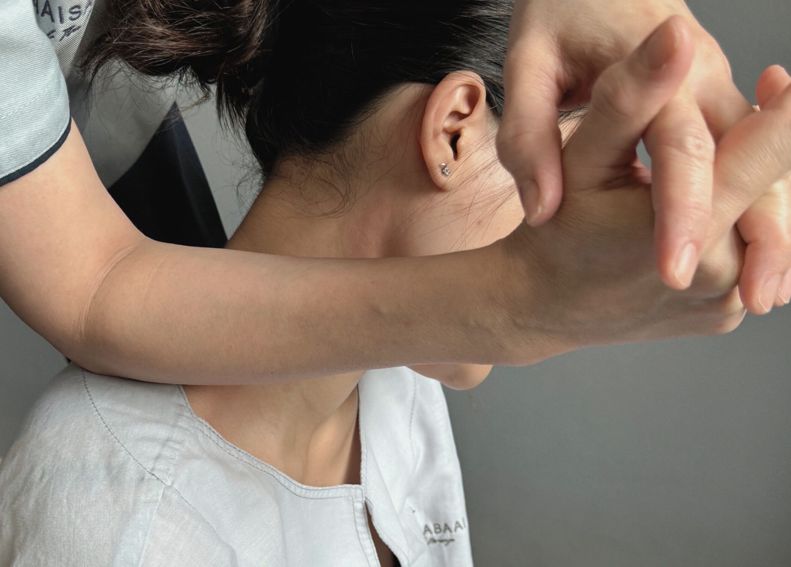 Professional massage at Sabaai Sabaai Traditional Thai Massage, Raffles Place, SG for ultimate relaxation.