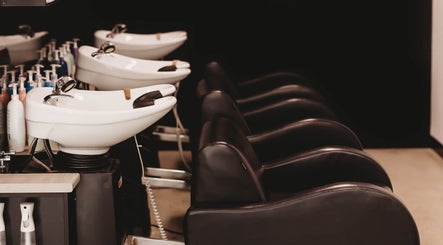 Diamond Cut Hair Studio, bild 3
