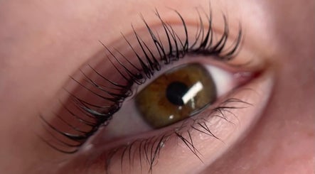 Refined Lash Lounge