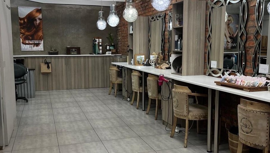 hình ảnh 1 của Maddy's Hair Salon & Nail Bar