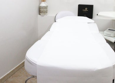 Letto da trattamento a FC Estetica e Solarium, Piedimonte Matese, Campania, IT, pronto per servizi benessere.