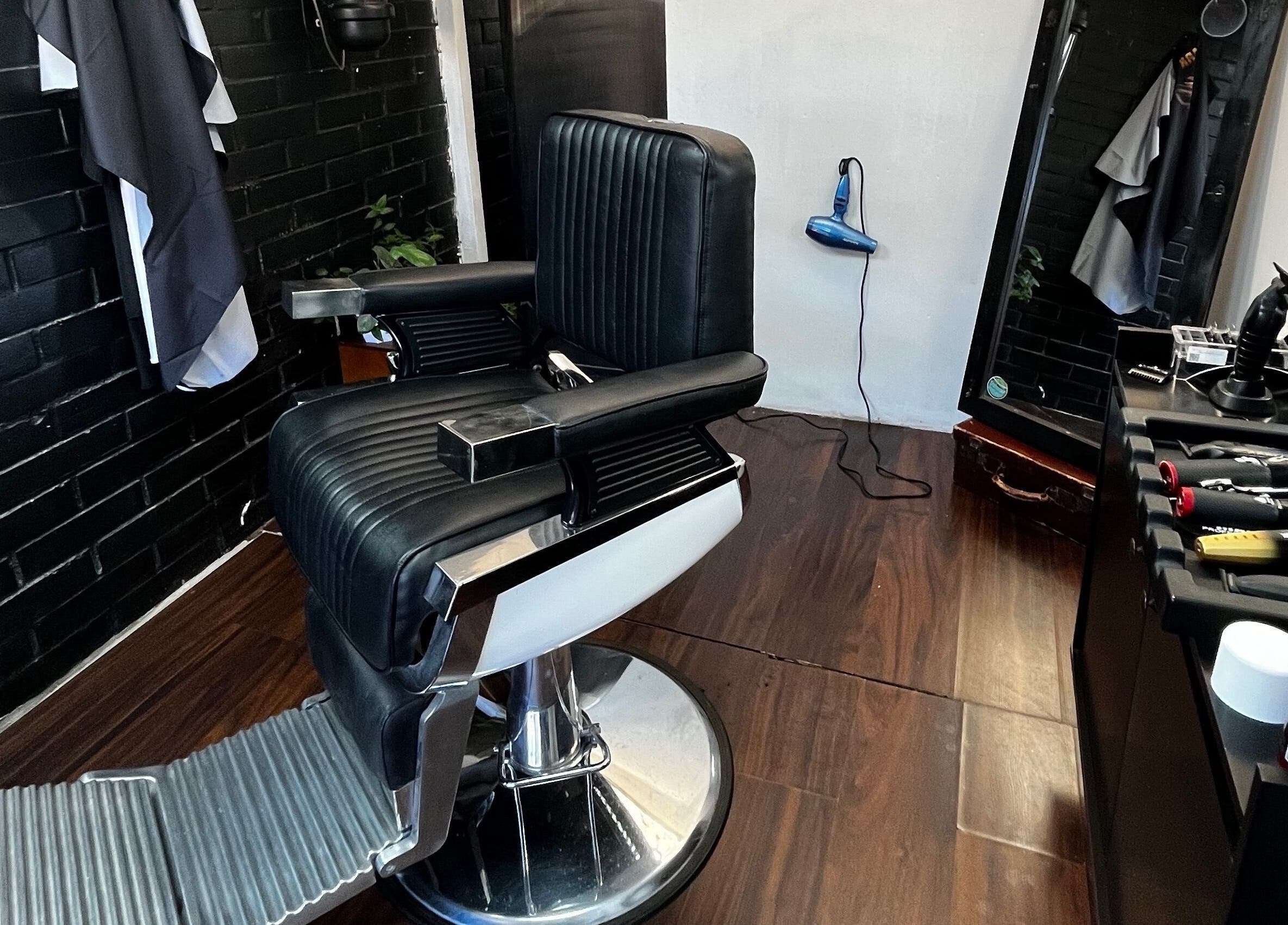 Silla de barbería en Gato Negro Estudio Barber, Talagante, Región Metropolitana, CL.