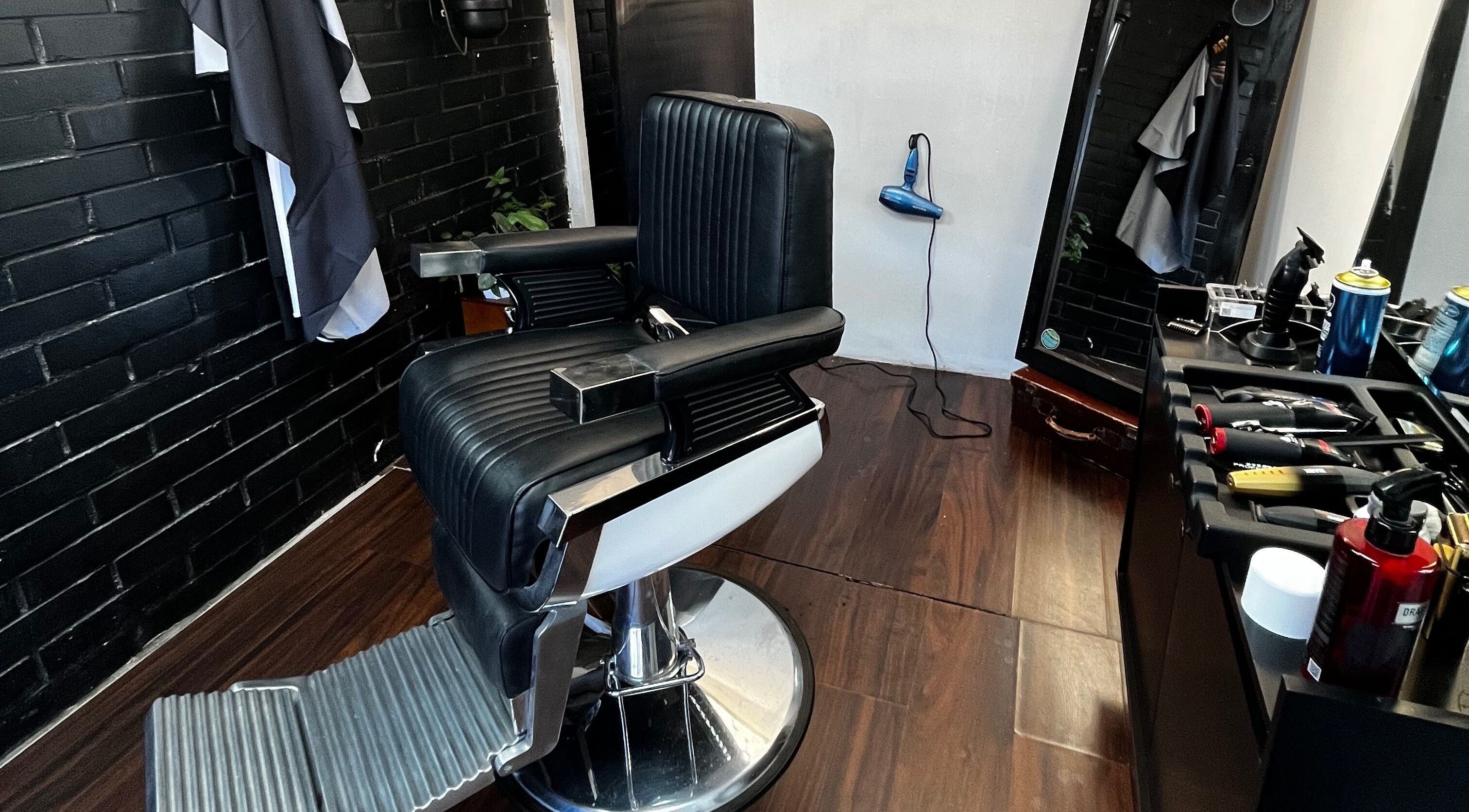 Silla de barbería en Gato Negro Estudio Barber, Talagante, Región Metropolitana, CL.