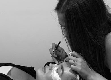 Technician applying eyelash extensions at Mimi’s Studio & Academy, Bournemouth, England, GB.
