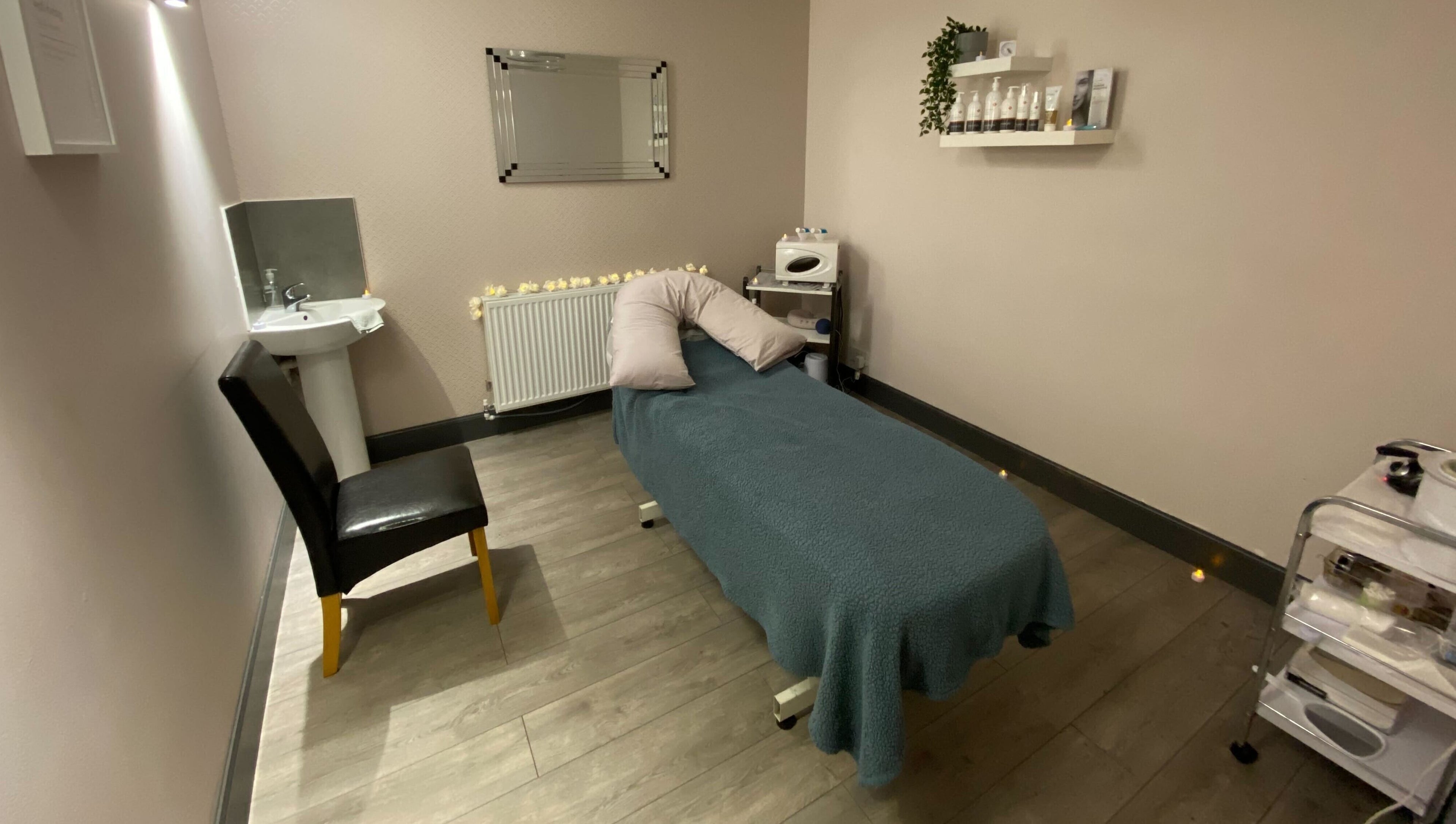Relaxing therapy room at Mind & Body Studio in Kirkcaldy, Scotland, GB, featuring tranquil massage bed.