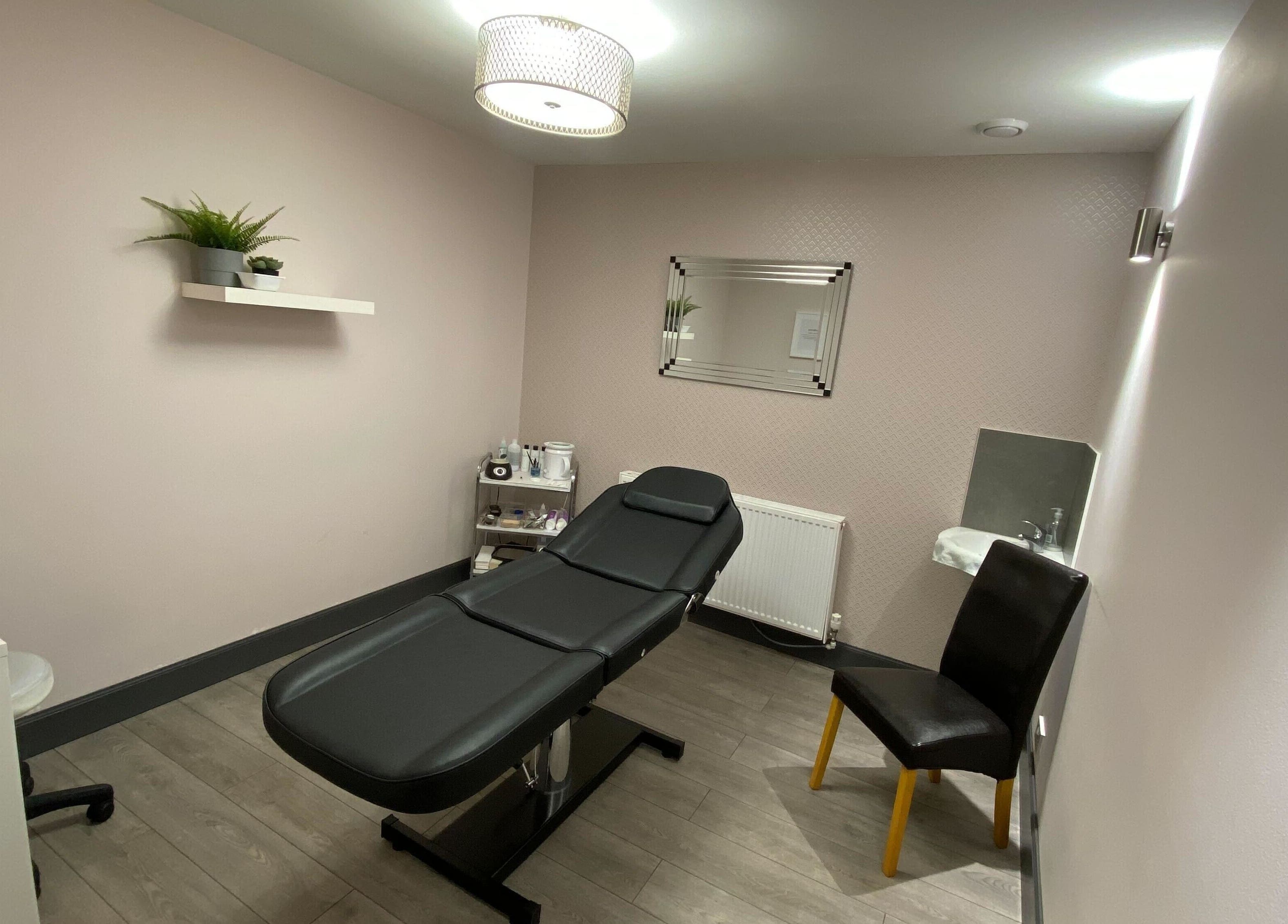 Relaxing treatment room at Mind & Body Studio, Kirkcaldy, Scotland, GB. Cozy space for wellness therapies.
