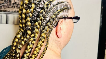 RozzyBraids Hair & Beauty Studio