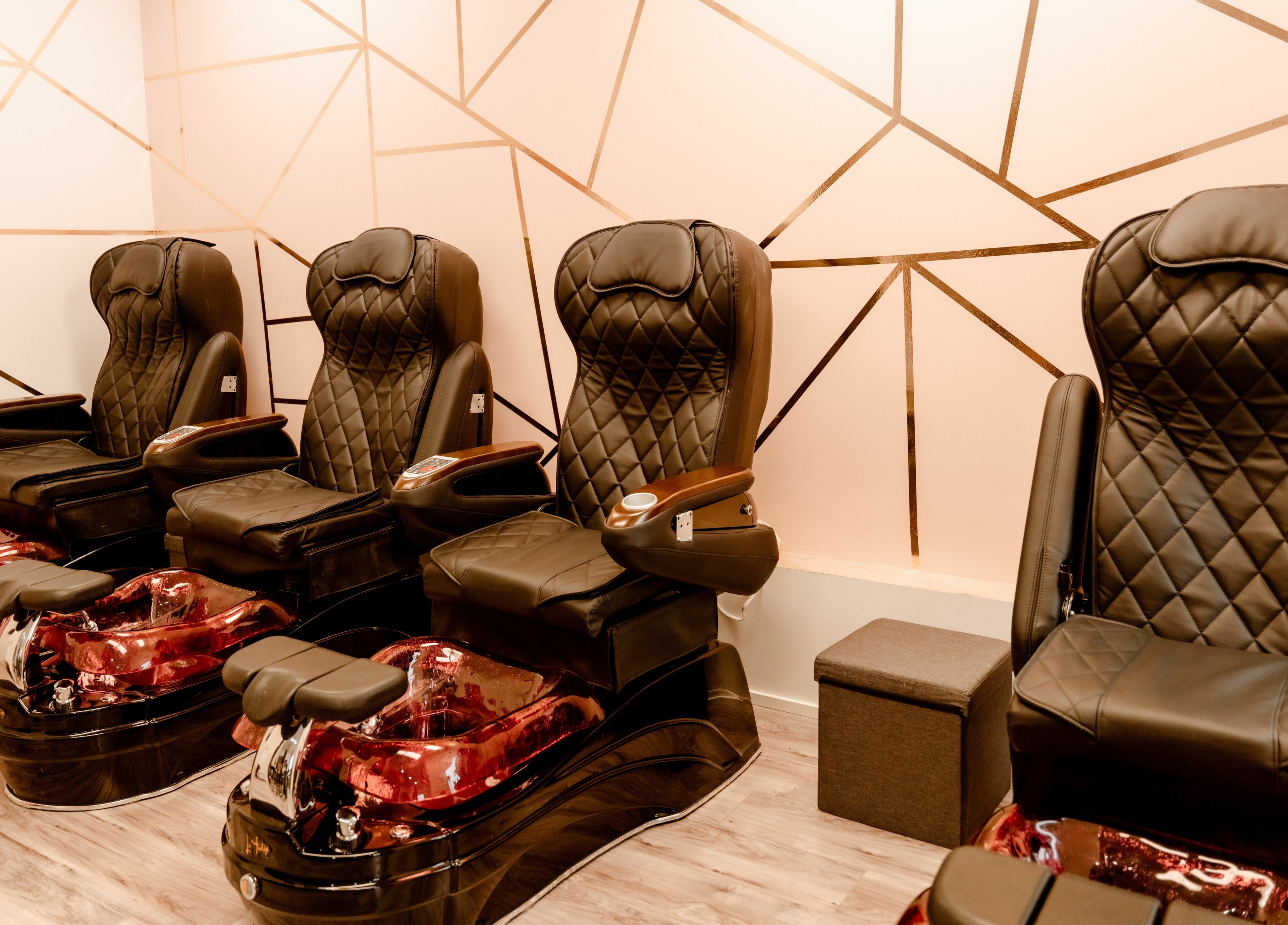 Deluxe pedicure chairs at Bisoux Beauty Bar | Vaudreuil, Vaudreuil-Dorion, Québec, CA for a relaxing experience.