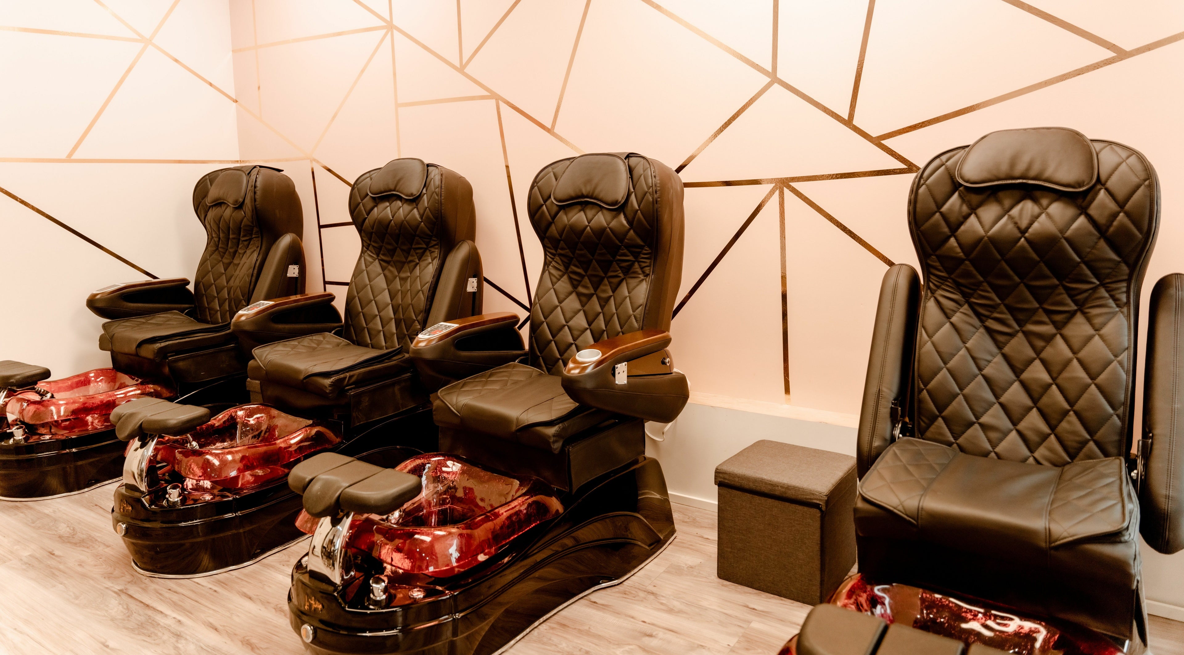 Deluxe pedicure chairs at Bisoux Beauty Bar | Vaudreuil, Vaudreuil-Dorion, Québec, CA for a relaxing experience.