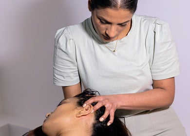 Therapist performs neck massage at Yakseva (Light Centre Belgravia), London, England, GB.
