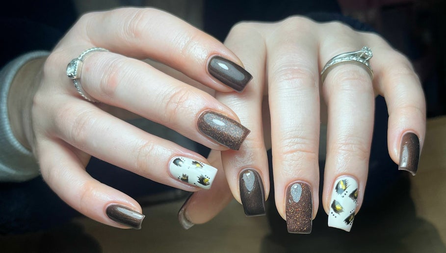 Nails and Beauty by Hayley Salvati, bild 1