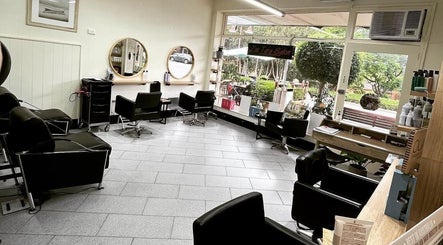 Zoe Tara Salon