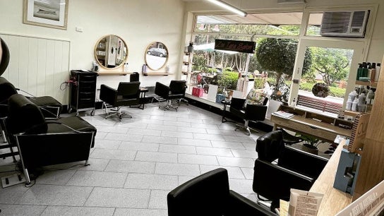 Zoe Tara Salon