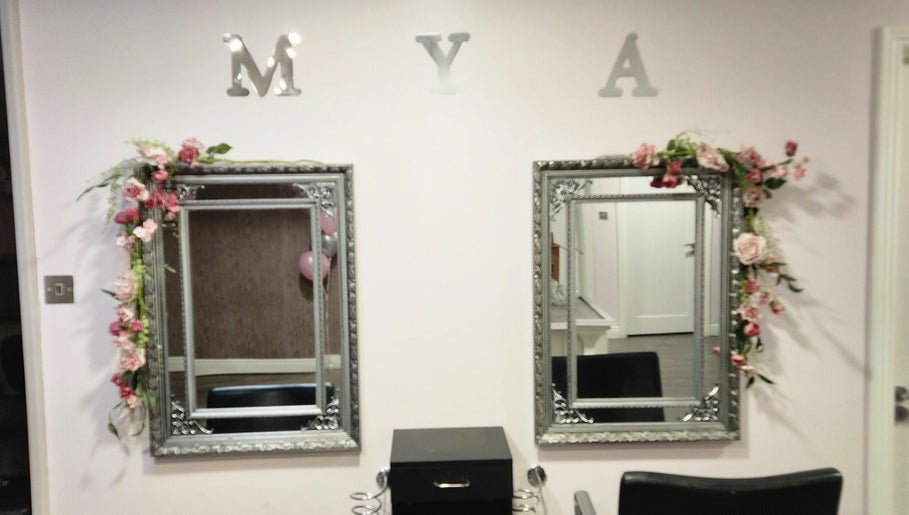 Mya Mays Hair Salon billede 1
