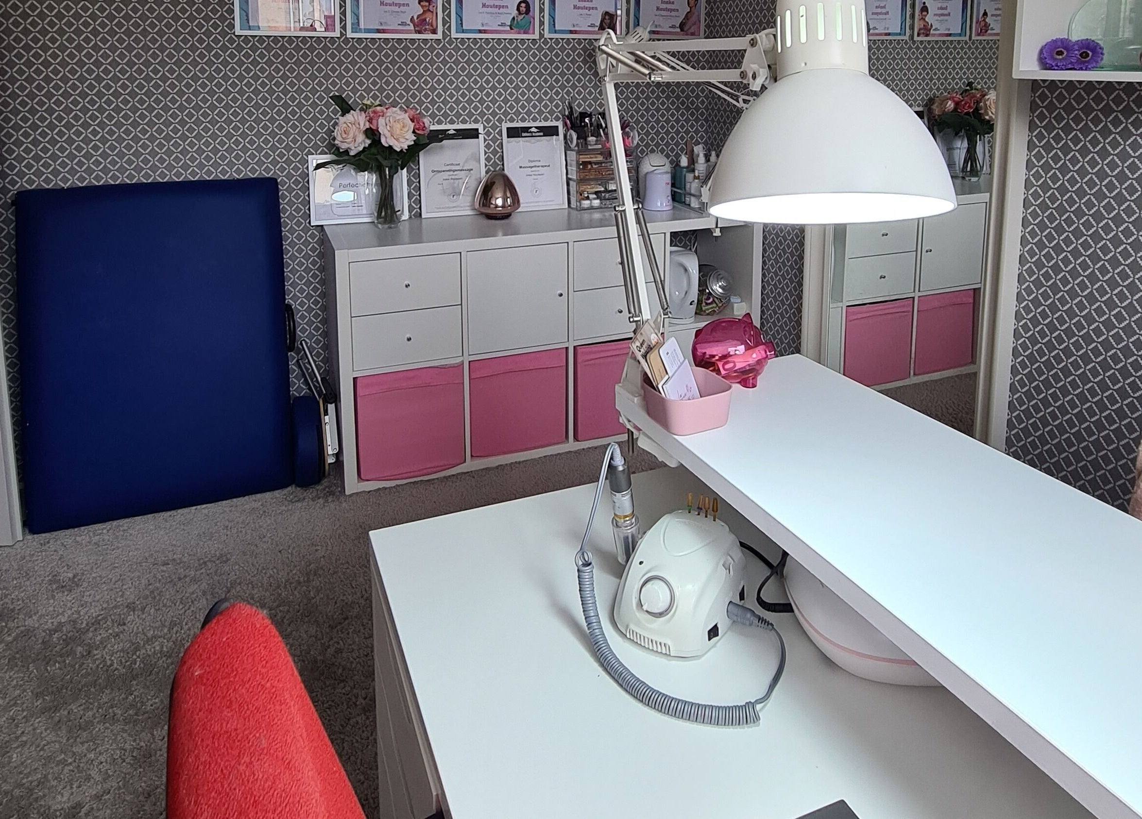 Elegante schoonheidssalon Ien4you in Zwijndrecht, Zuid-Holland, NL met moderne inrichting.