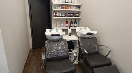 Gambar Esencia Hair Salon 3