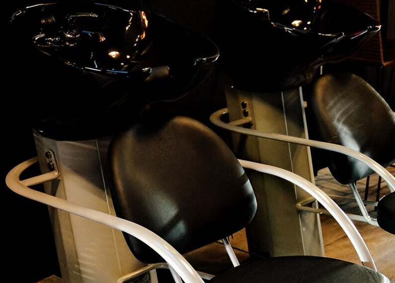 Sillas modernas en Savage Barber Club, Buenos Aires, Ciudad Autónoma De Buenos Aires, AR.